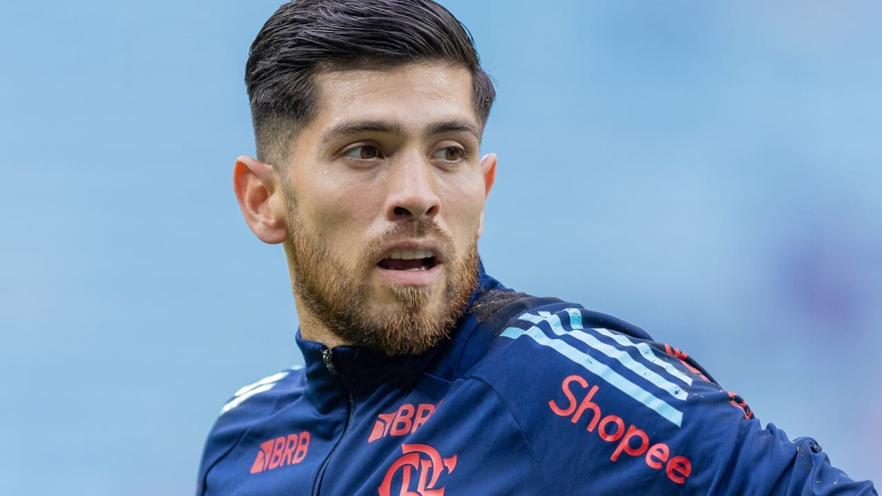 Rossi, do Flamengo, se pronuncia sobre carro alvejado no Rio de Janeiro