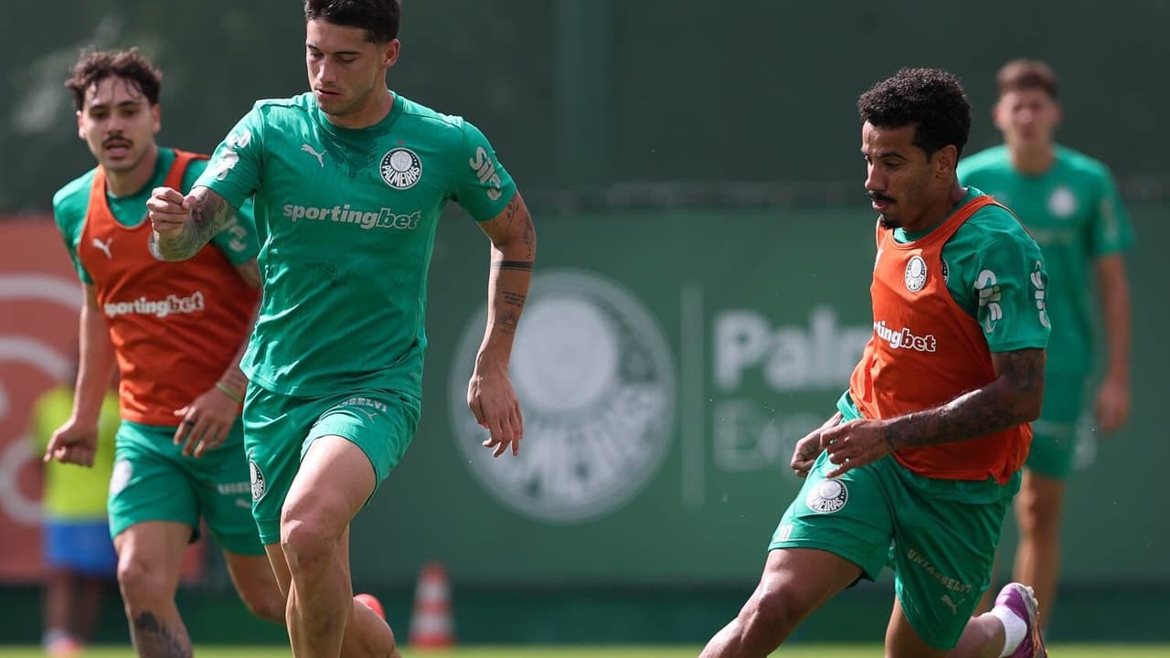 Reforçado, Palmeiras busca liderança geral na Libertadores com retorno aos treinos.