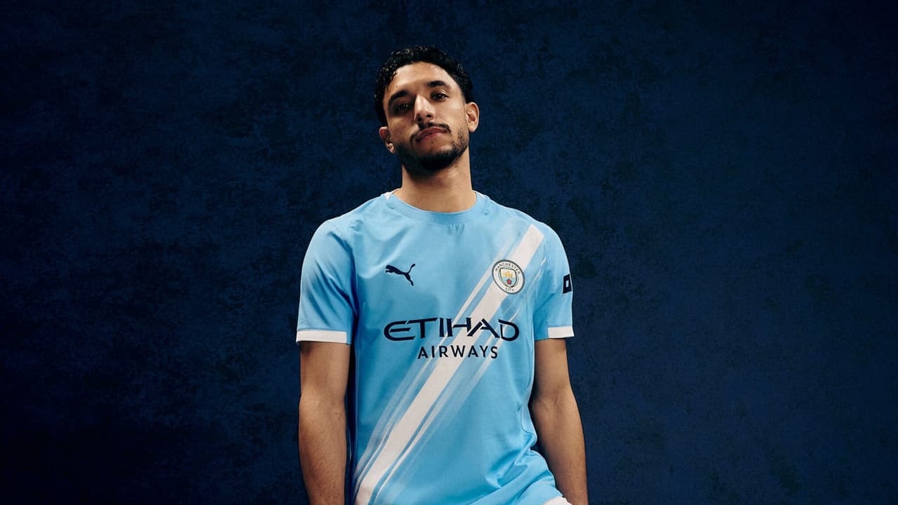 Manchester City lança camisa e é comparado ao Vasco na web