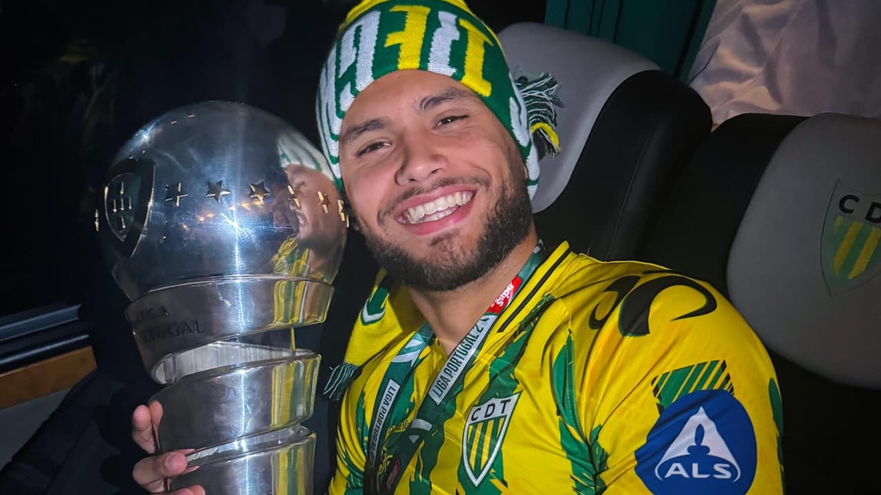 Zagueiro ex-Palmeiras e São Paulo leva time à elite em Portugal