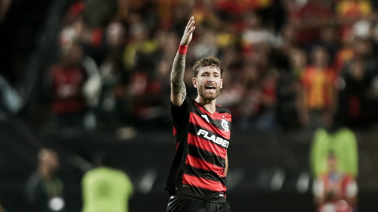 Léo Pereira, do Flamengo, lidera ranking no Mundial após estreia
