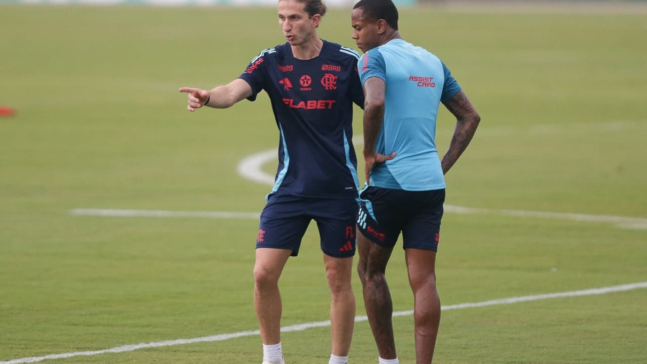 Filipe Luís mantém estilo de jogo para confronto contra Chelsea no Flamengo.