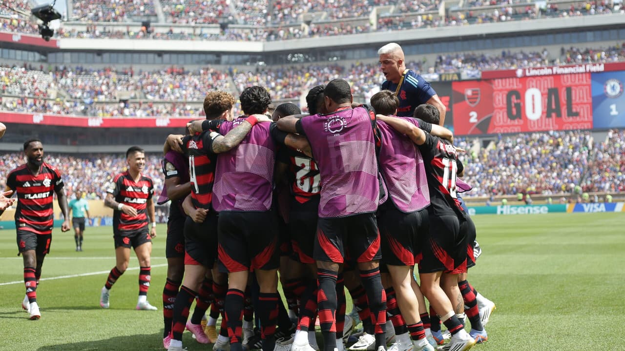 Jogador do Flamengo visita rival do Real Madrid no Mundial: Confraternização entre equipes.