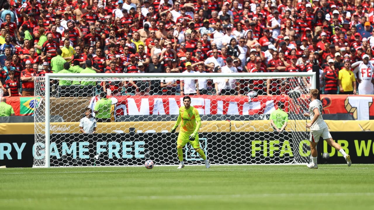 Rossi antecipa duelo entre Flamengo e Bayern: oportunidade para mostrar força.