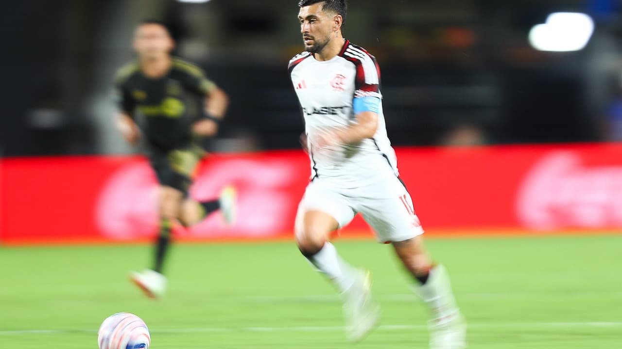 Arrascaeta acredita no potencial de Wallace Yan para o futuro no Flamengo