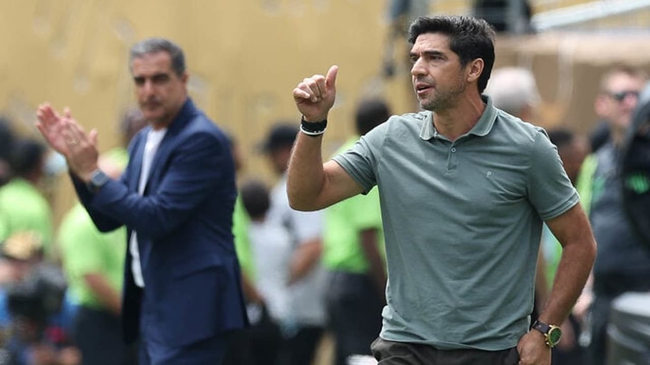 Abel Ferreira inspira com discurso antes da vitória do Palmeiras no Mundial.