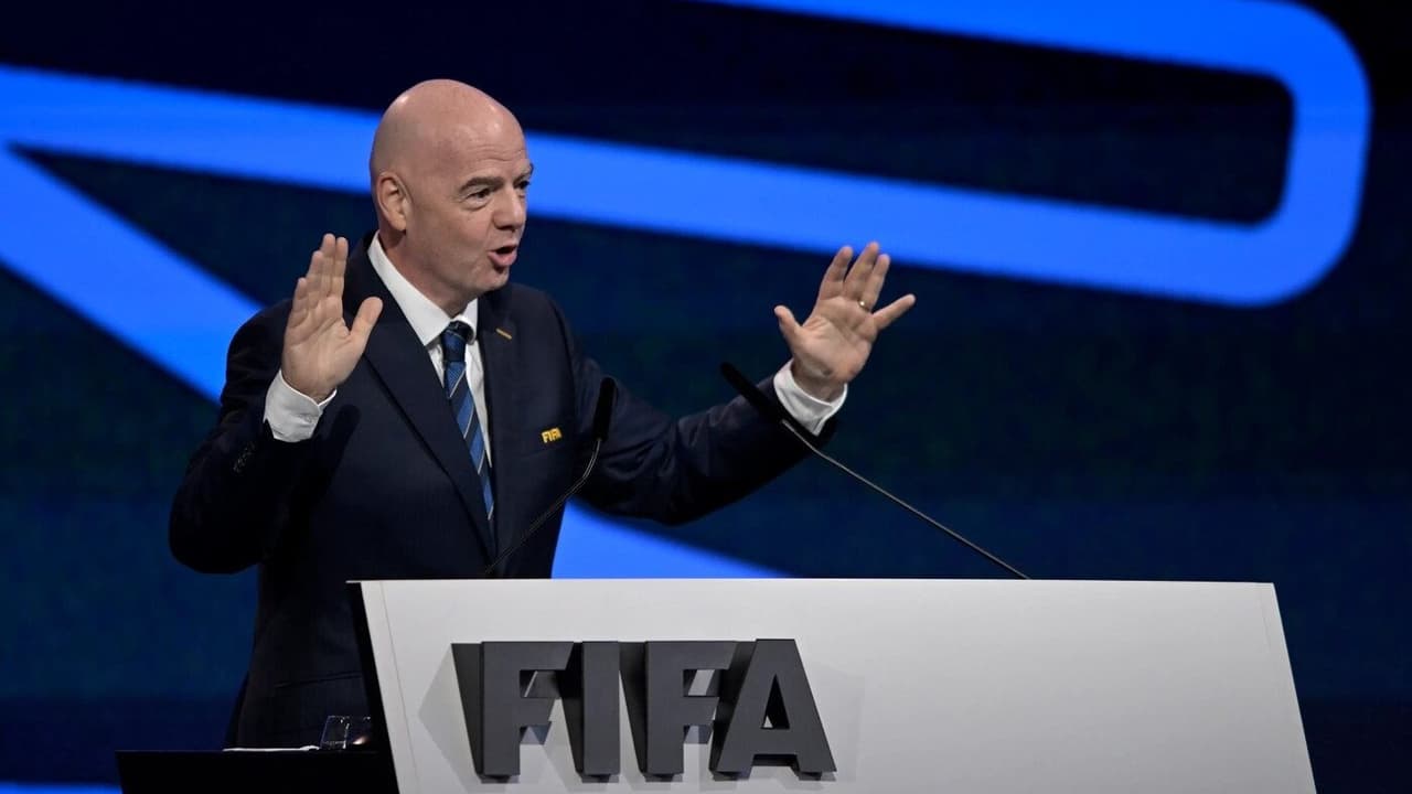 Presidente da Fifa se encontra com torcedores do Palmeiras, Nickollas e Silvia Grecco