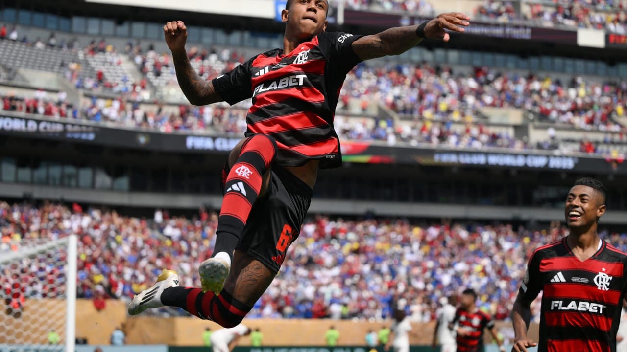 Wallace Yan se emociona ao marcar gol pelo Flamengo em entrevista