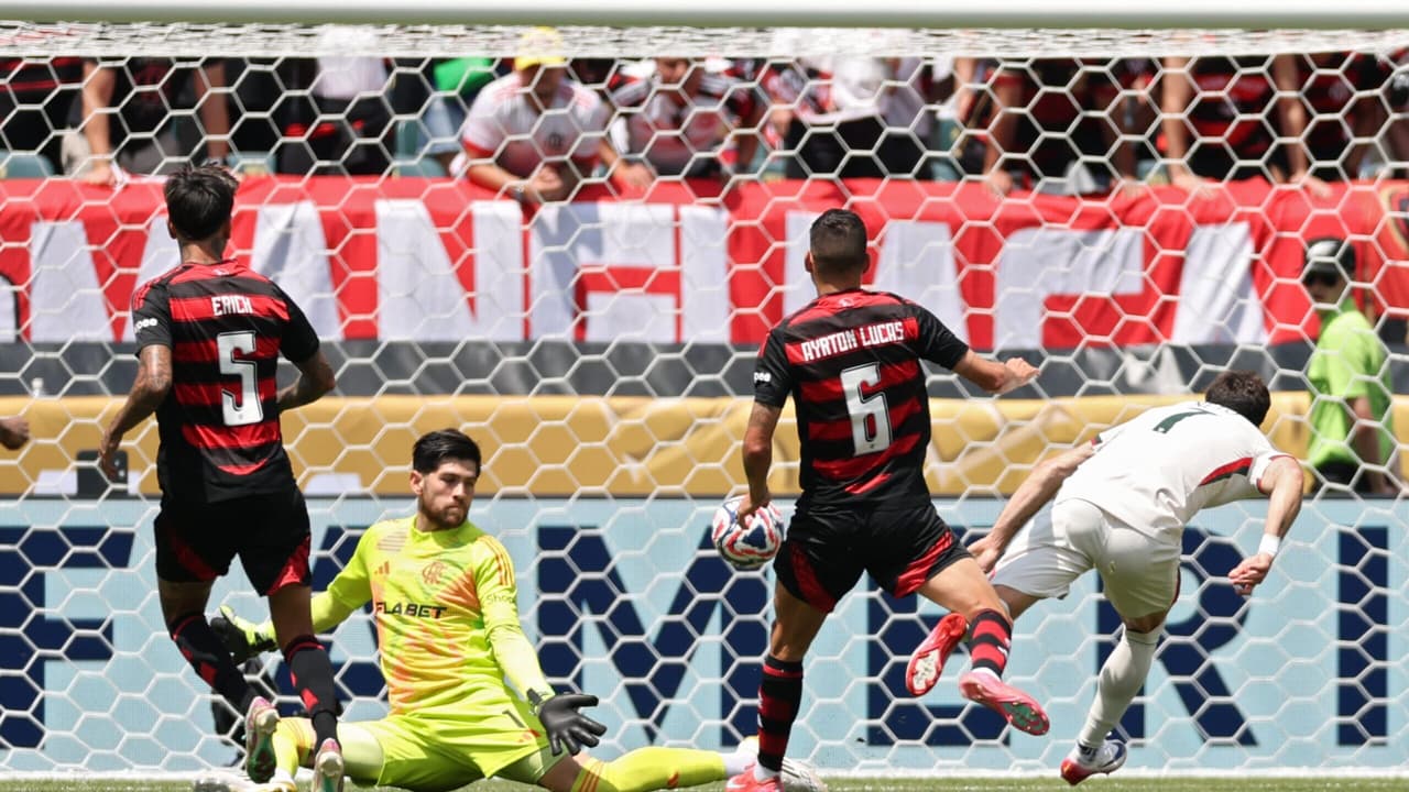 Erro de Lance do Jogador do Flamengo em Partida Contra o Chelsea Causa Revolta.