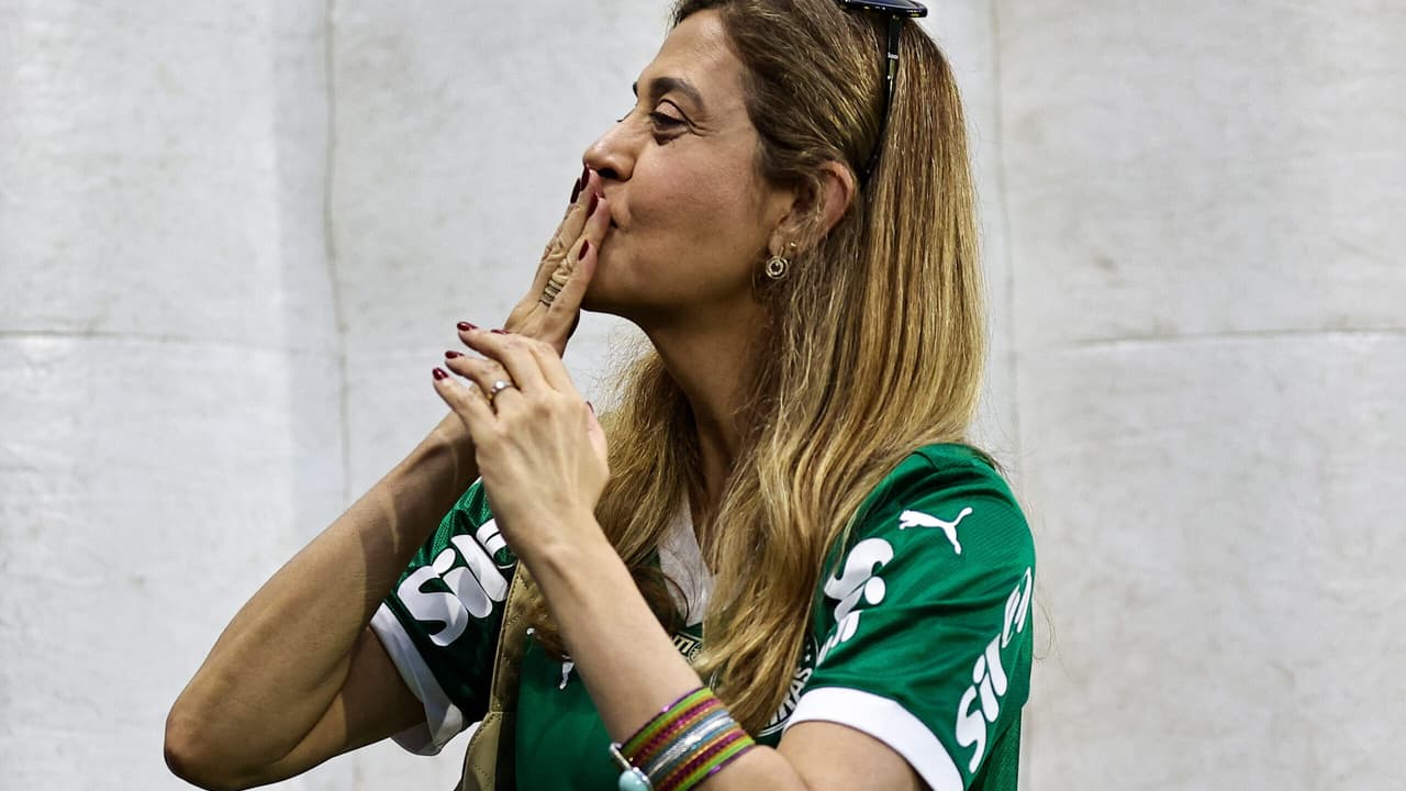 Presidente do Palmeiras exalta título Mundial e provoca rivais paulistas no futebol.