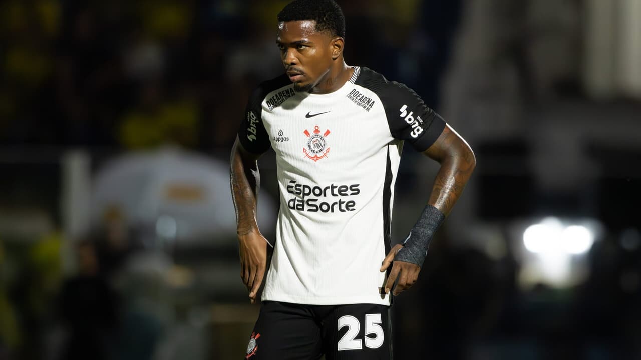 Zagueiro do Corinthians, Cacá, é vítima de assalto em São Paulo.