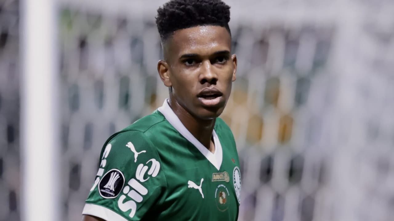 Estêvão critica falta de foco de jogador do Palmeiras: 