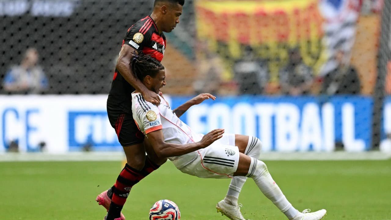 Alex Sandro critica nervosismo do Flamengo em confronto com o Bayern.