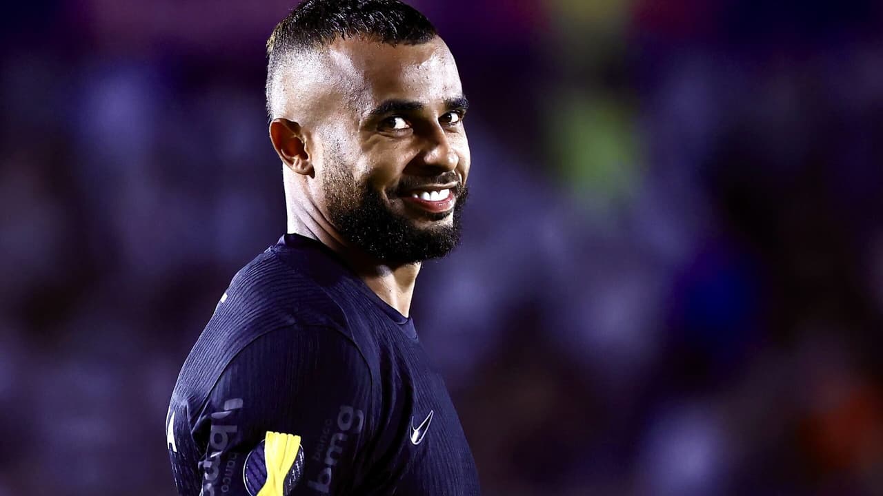 Grêmio avalia possível contratação de Alex Santana, do Corinthians.