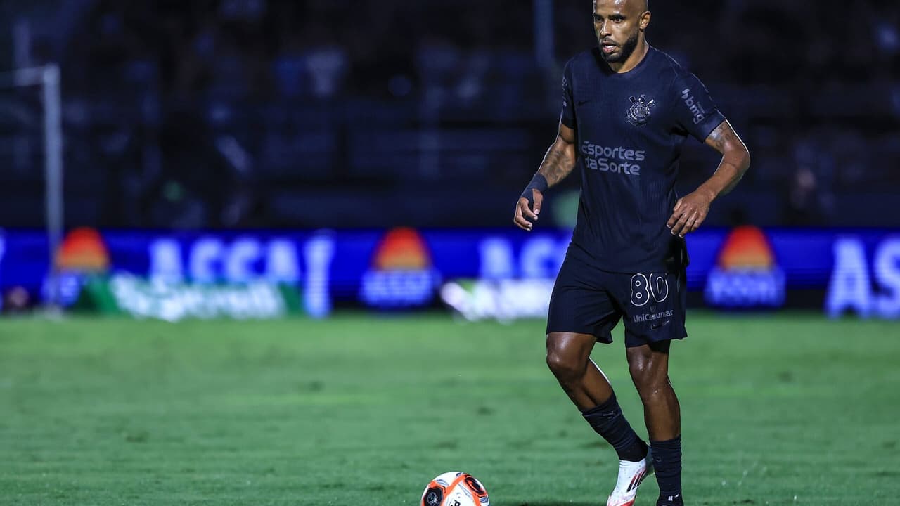 Grêmio demonstra interesse na contratação de Alex Santana do Corinthians.