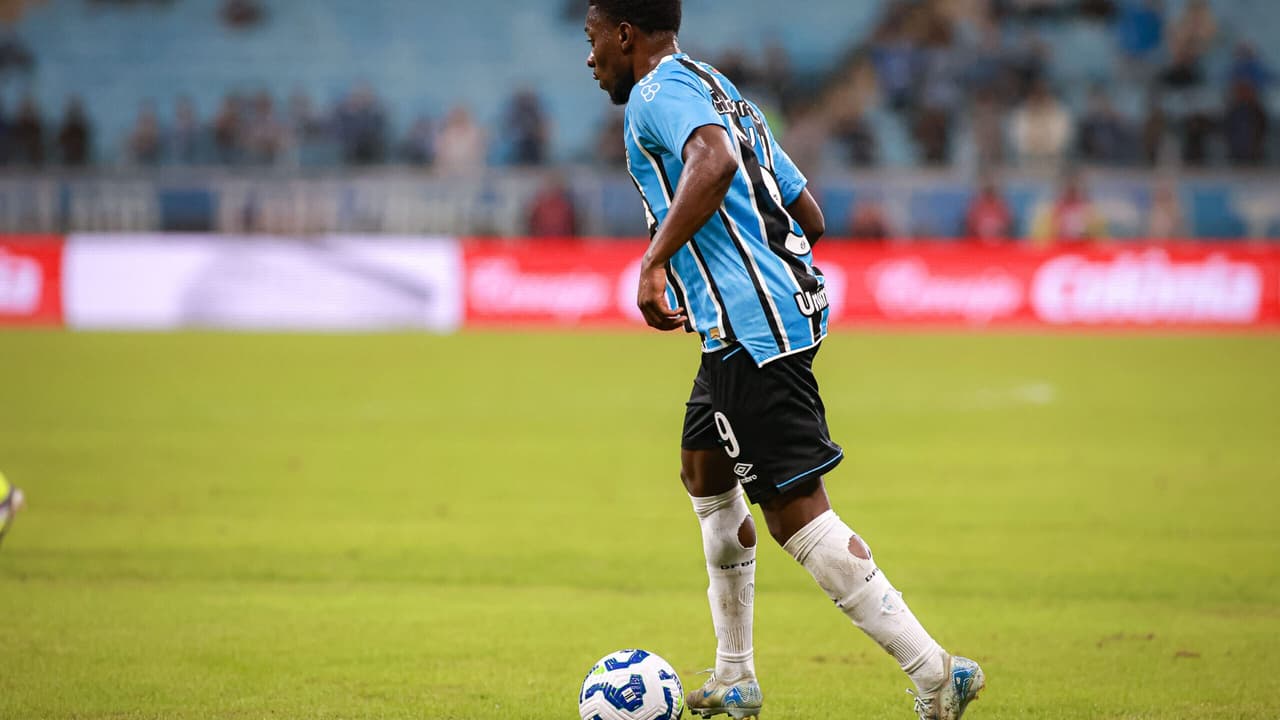 E o Amuzu? Entenda a situação do jogador belga no Grêmio