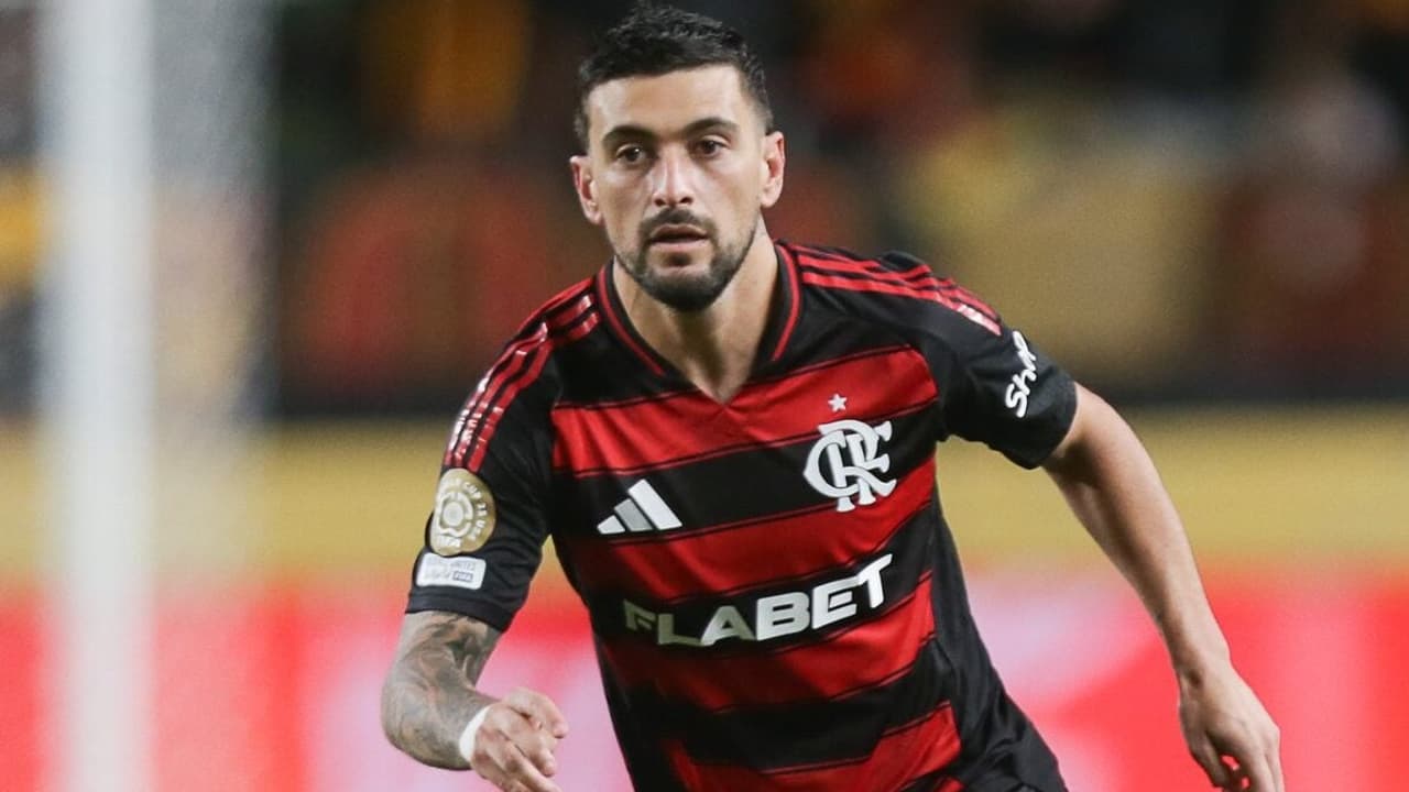 Elogios de Arrascaeta à estreia do Flamengo e expectativas para duelo com Chelsea.