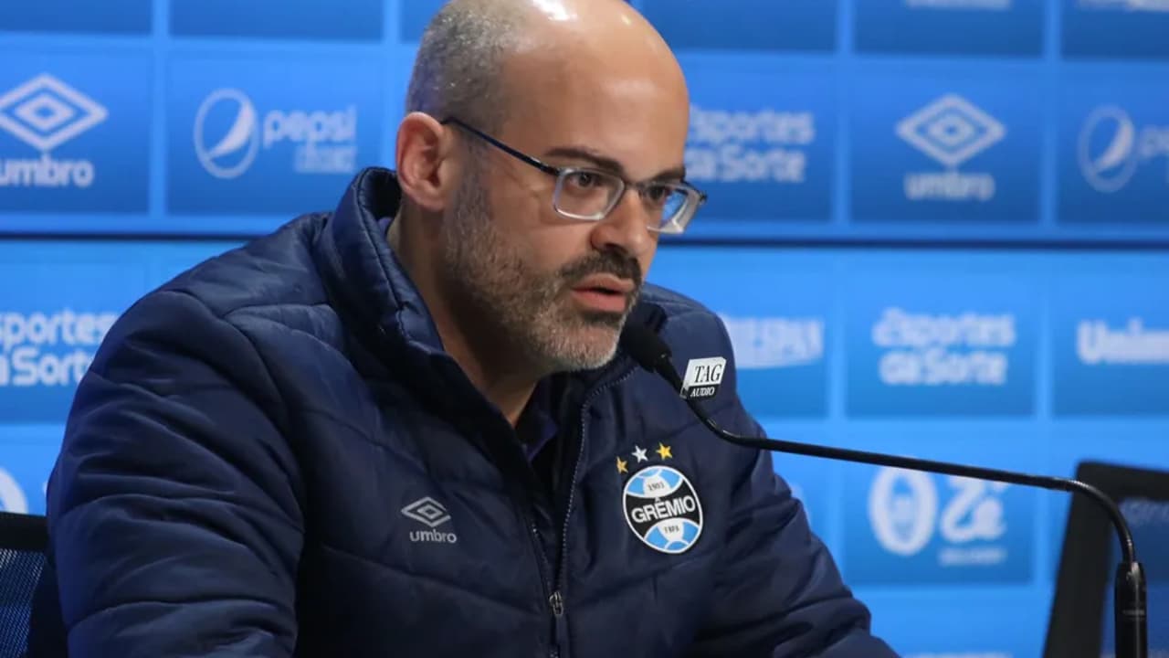 Com ídolos, Caleffi anuncia candidatura à presidência do Grêmio