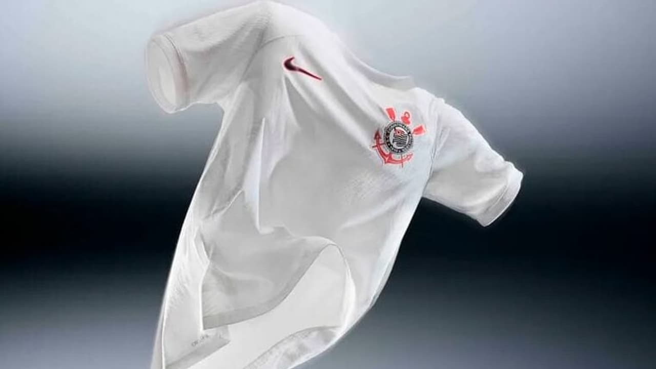 Corinthians enfrenta possibilidade de ação judicial da Nike na disputa com Adidas.