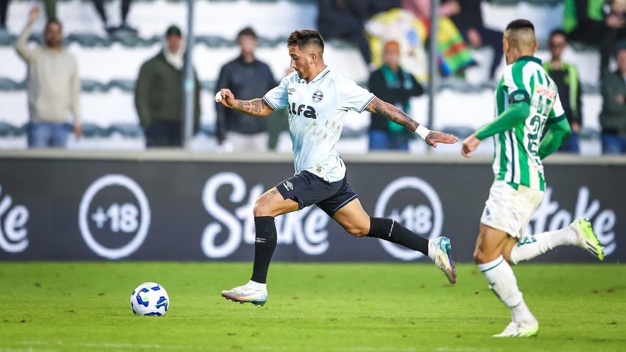Convocação de Cristian Olivera, do Grêmio, é criticada no Uruguai