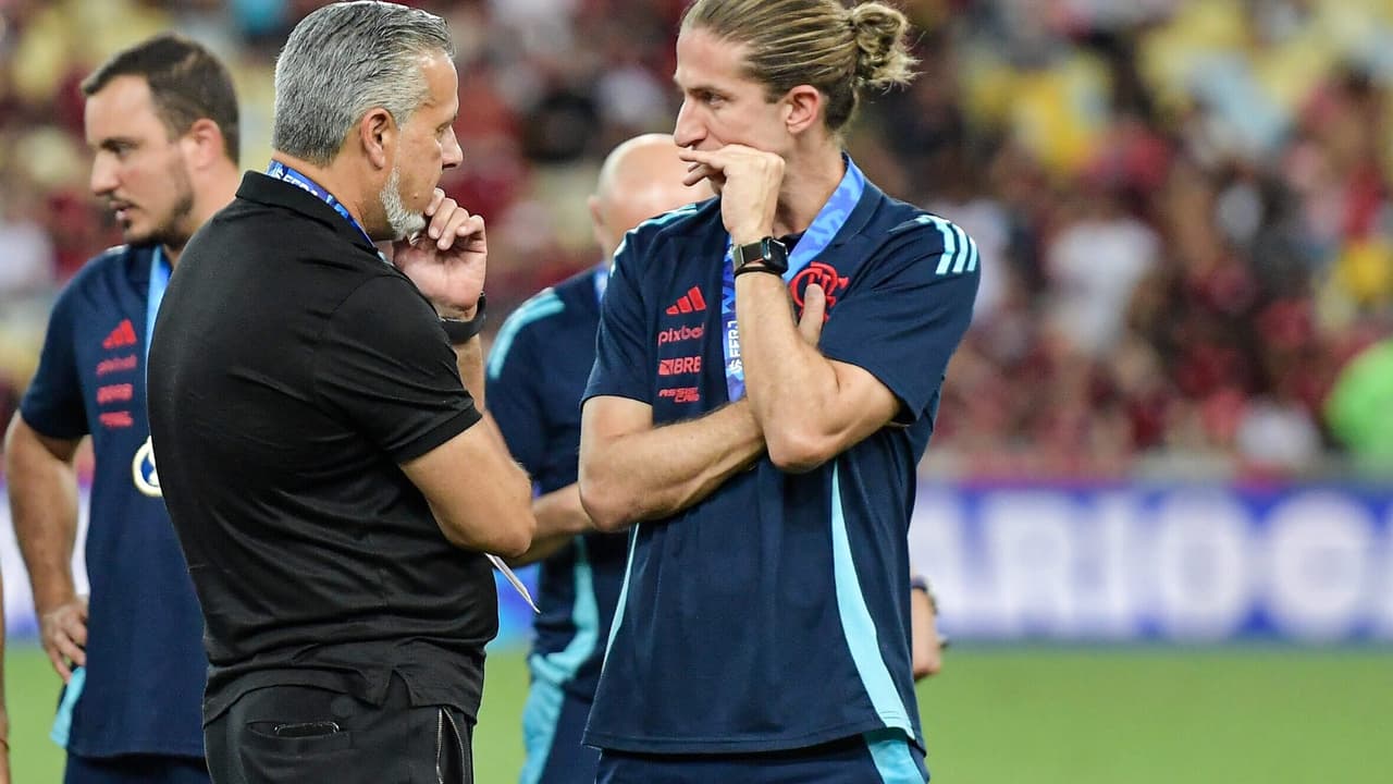 Flamengo desmente especulações de mercado em comunicado oficial.