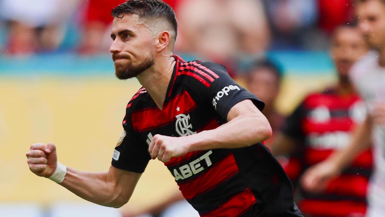 Jorginho destaca-se no Mundial e valoriza-se no Flamengo