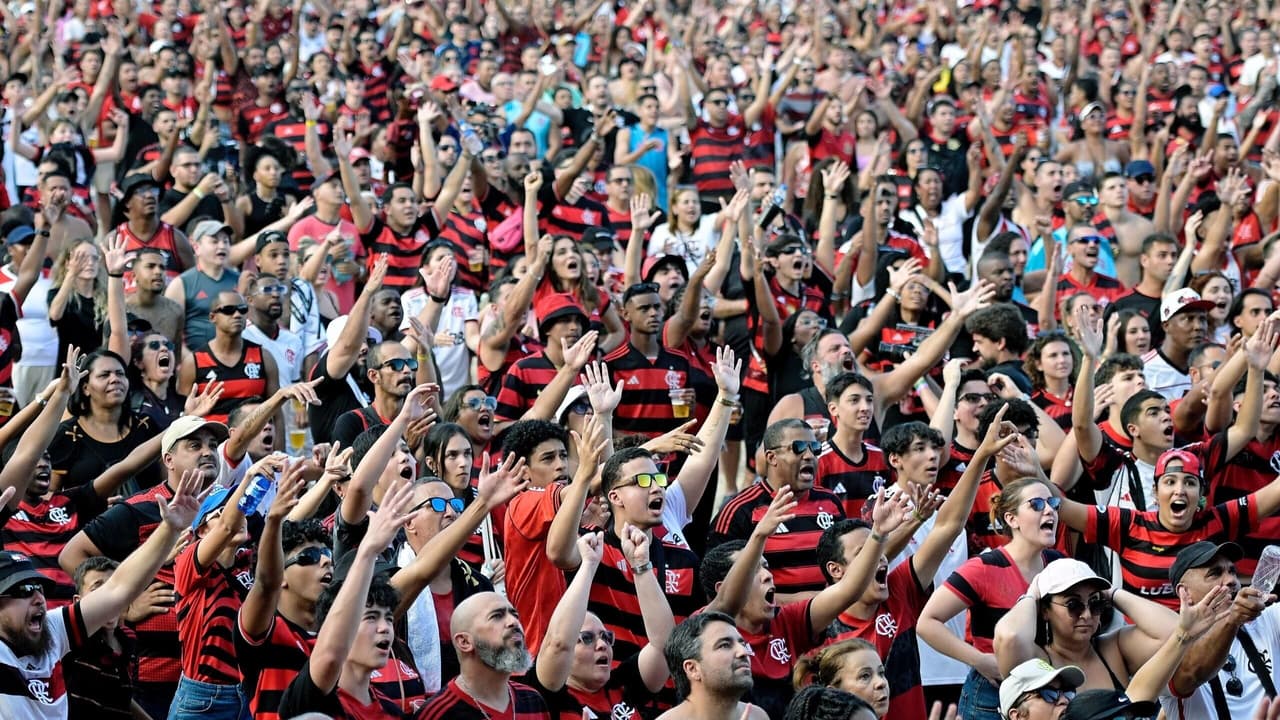 Flamengo e Chelsea: Torcedores Celebram em Grande Estilo na Praia de Copacabana