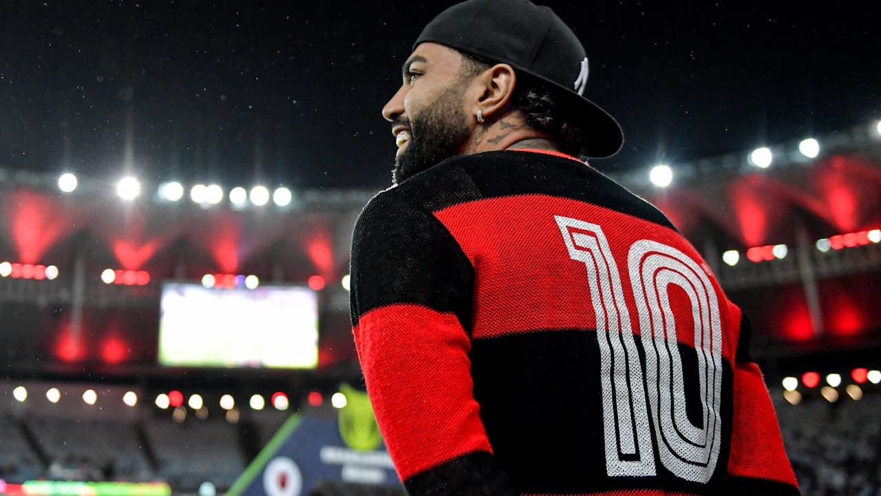 Gabigol lidera comemoração do Flamengo após conquista no Mundial FIFA.