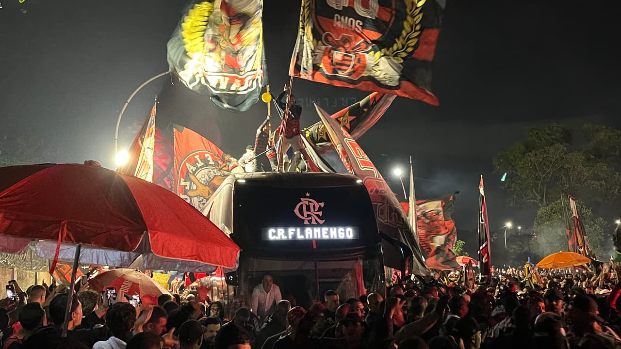 Flamengo parte para o Mundial com apoio da torcida; AeroFla encerra em tumulto.
