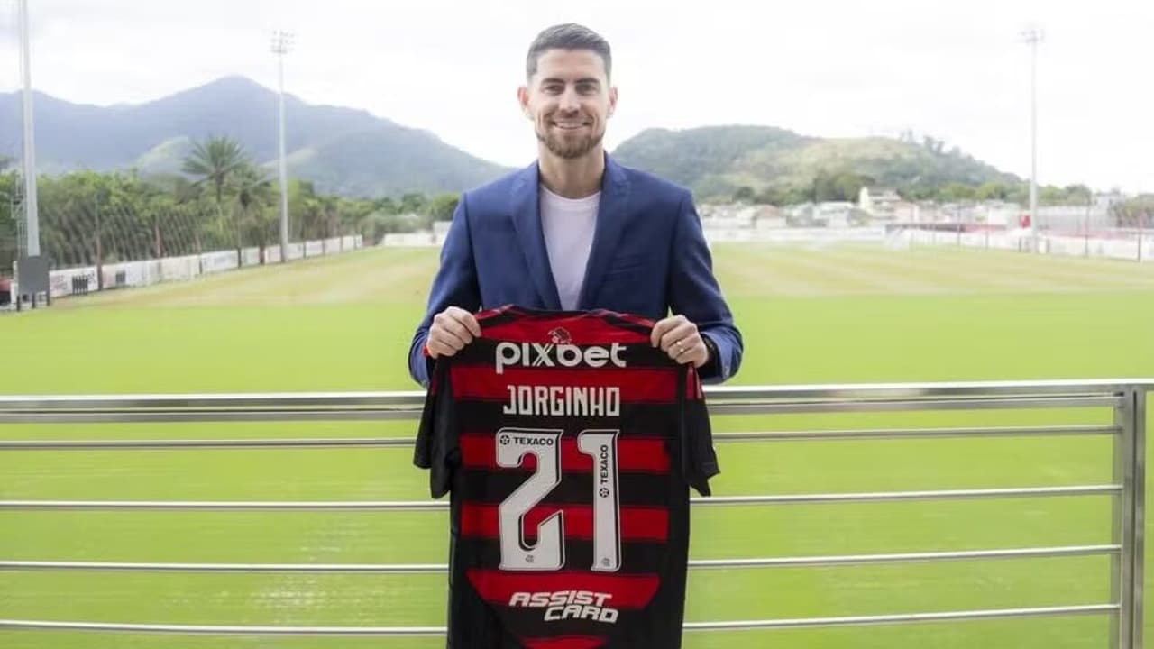 Craque de rival no Mundial se preocupa com Jorginho no Flamengo: 'Não é bom'