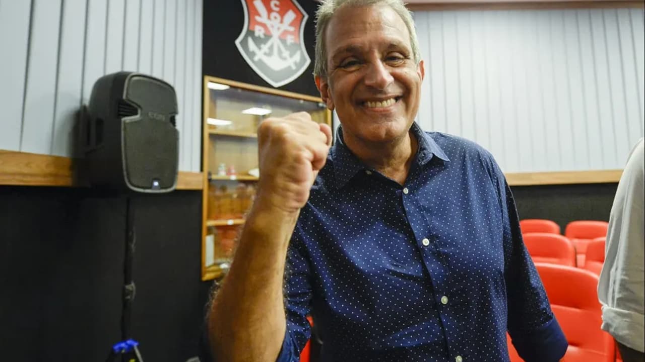 Presidente do Flamengo promete jogo épico em conversa com torcedores em Orlando.