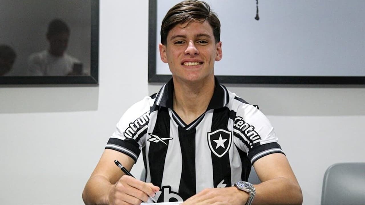 Botafogo anuncia contratação de Álvaro Montoro