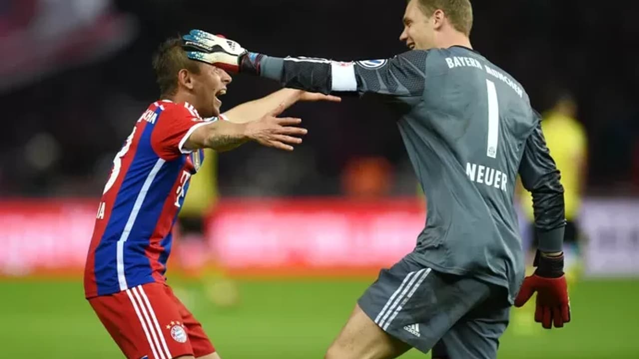 Neuer envia mensagem positiva para Rafinha sobre desempenho do Flamengo no Bayern