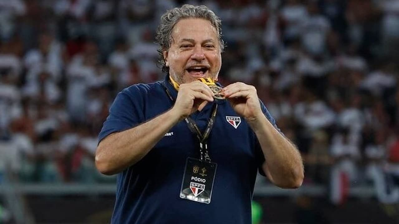 Web reage a imitação inusitada de presidente do São Paulo