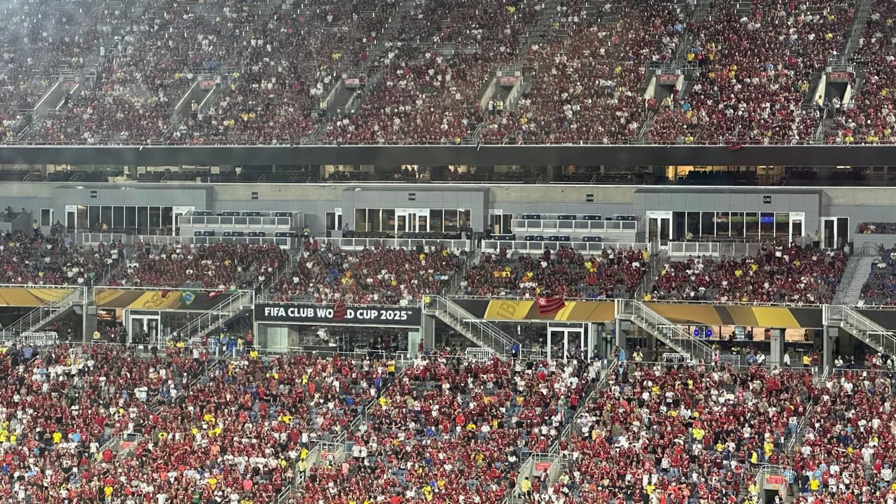 Torcida do Flamengo se destaca na fase de grupos do Mundial de Clubes.