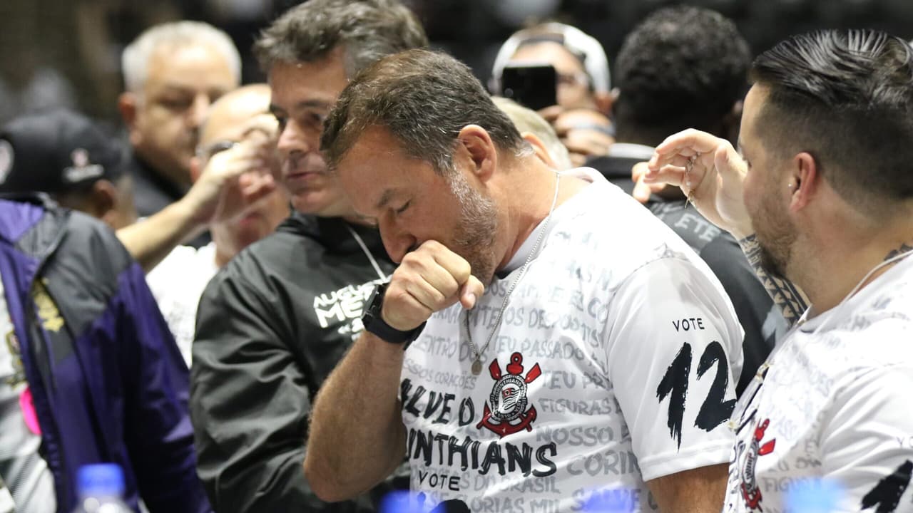 Augusto Melo dispara contra ex-aliado no Corinthians: 'Judas'