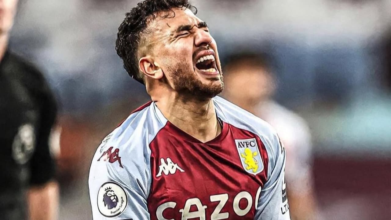 Al ahly contrata ex-jogador do Aston Villa antes de enfrentar o Palmeiras no Mundial