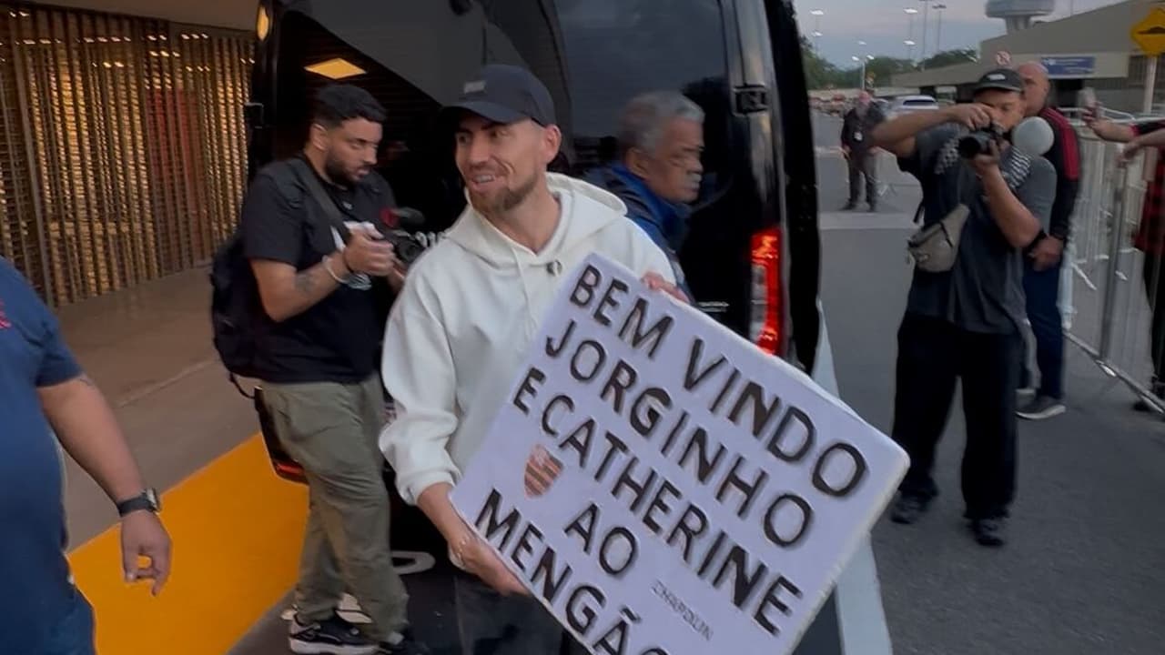 Chegada de Jorginho ao Brasil para assinar com o Flamengo