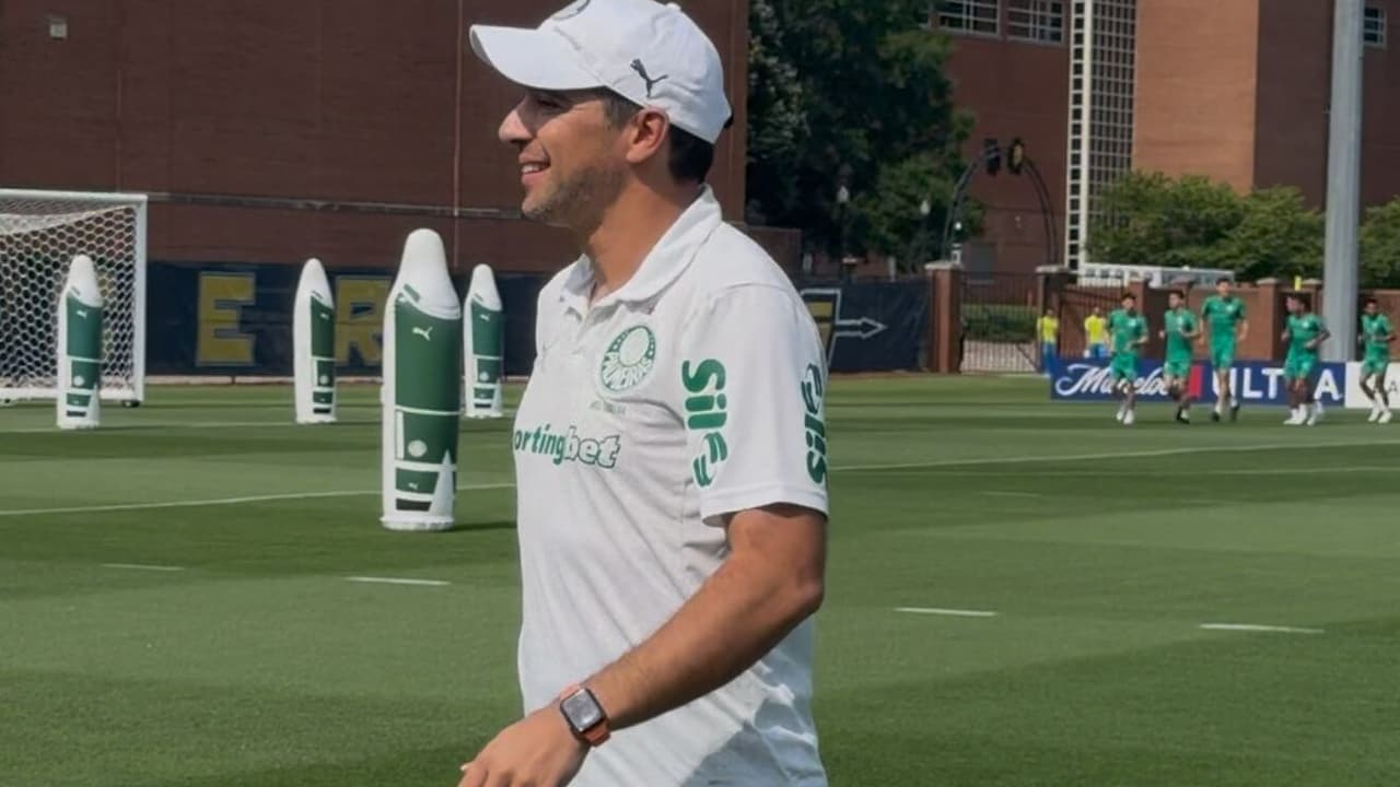 Treino completo do Palmeiras com Abel passando orientações e convocados em recuperação.