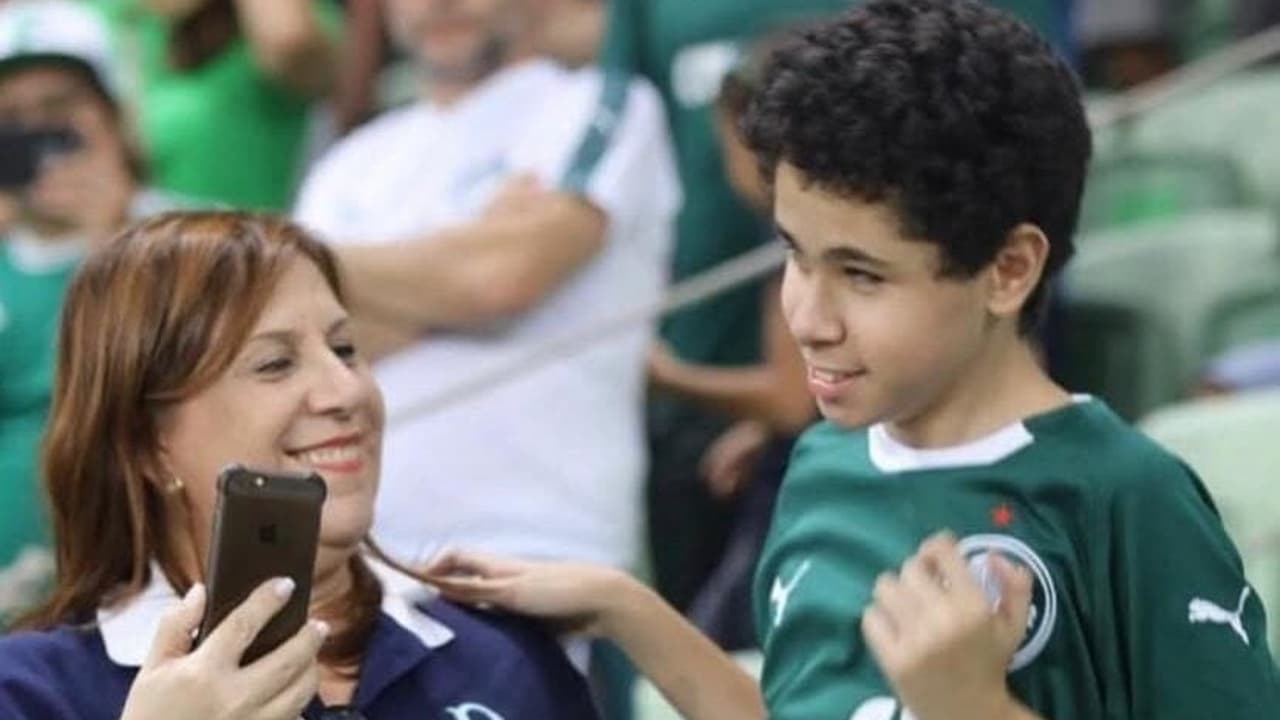 Sentimento à flor da pele: Nickollas Grecco, o palmeirense que emociona.