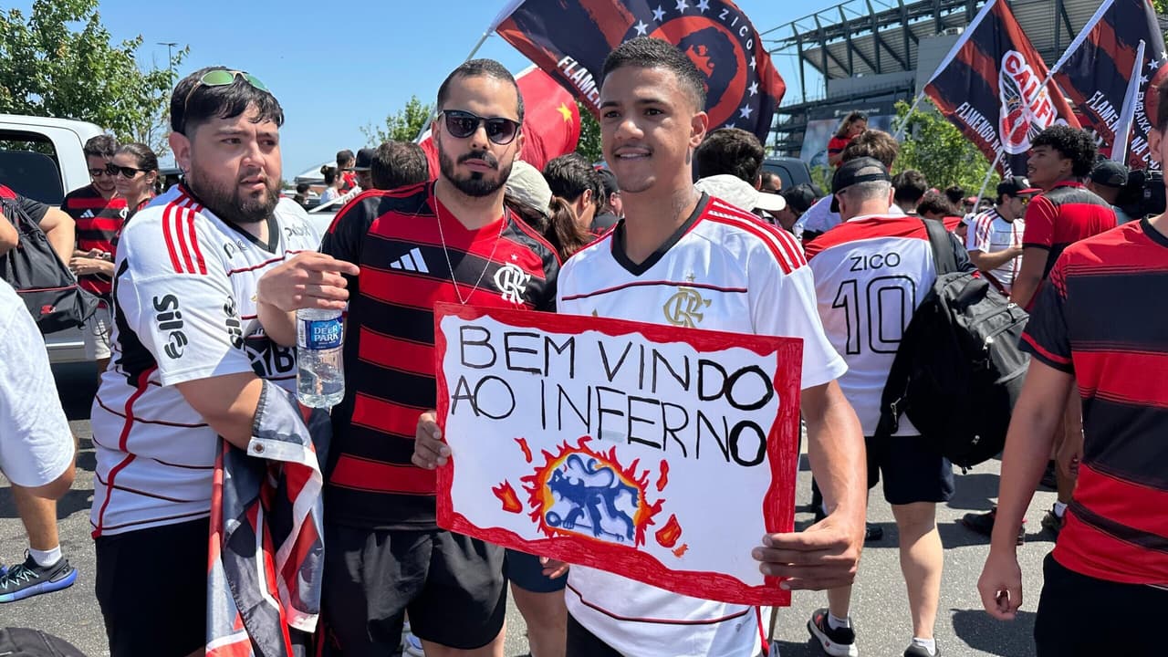 Torcida do Flamengo faz festa antes do jogo contra o Chelsea