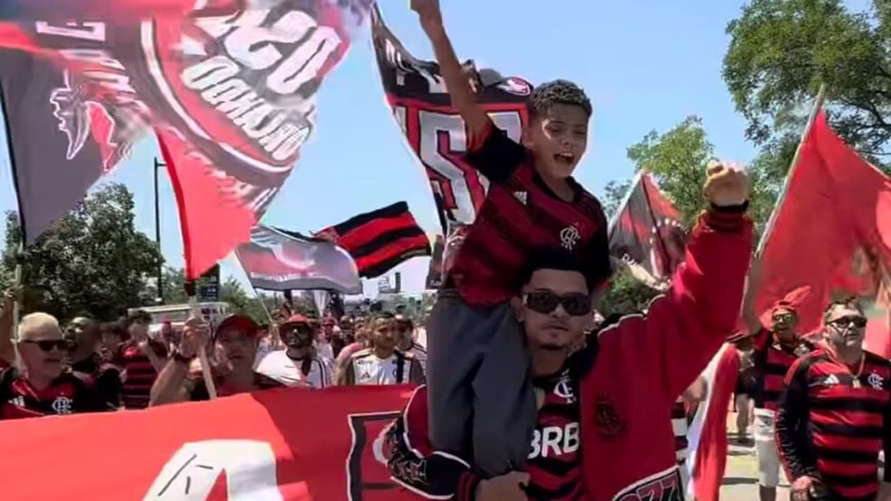 mc maneirinho celebra com torcida do flamengo e promove evento pós-jogo.