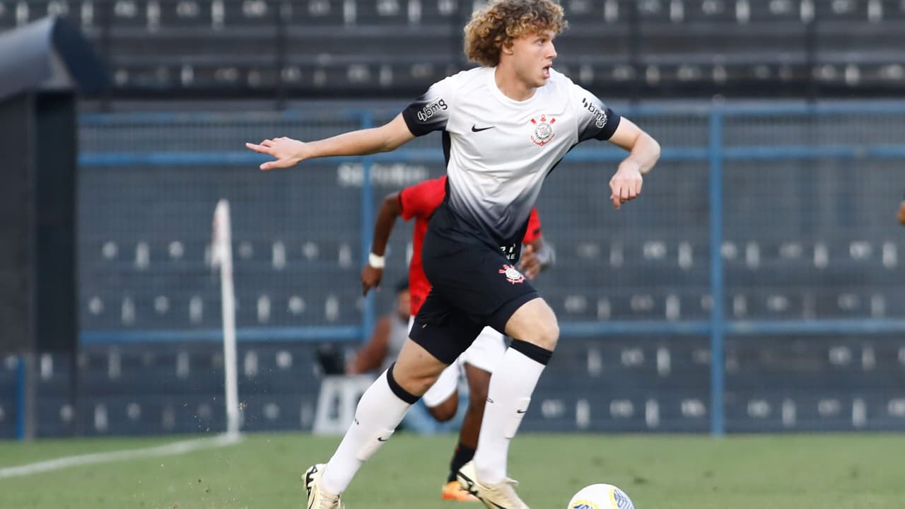 Atacante consegue rescisão com o Corinthians na justiça