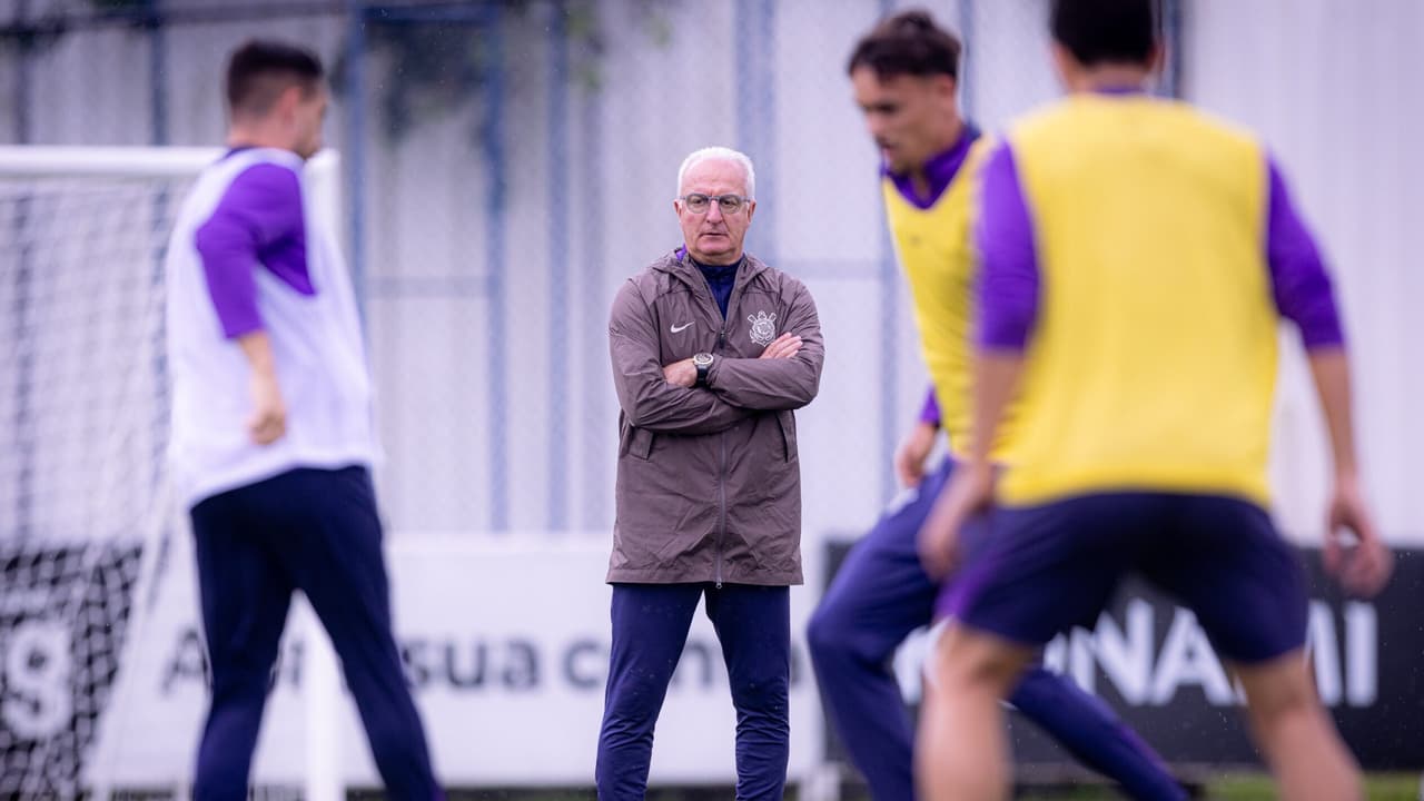Corinthians intensifica treinos técnicos e físicos de olho no Grêmio
