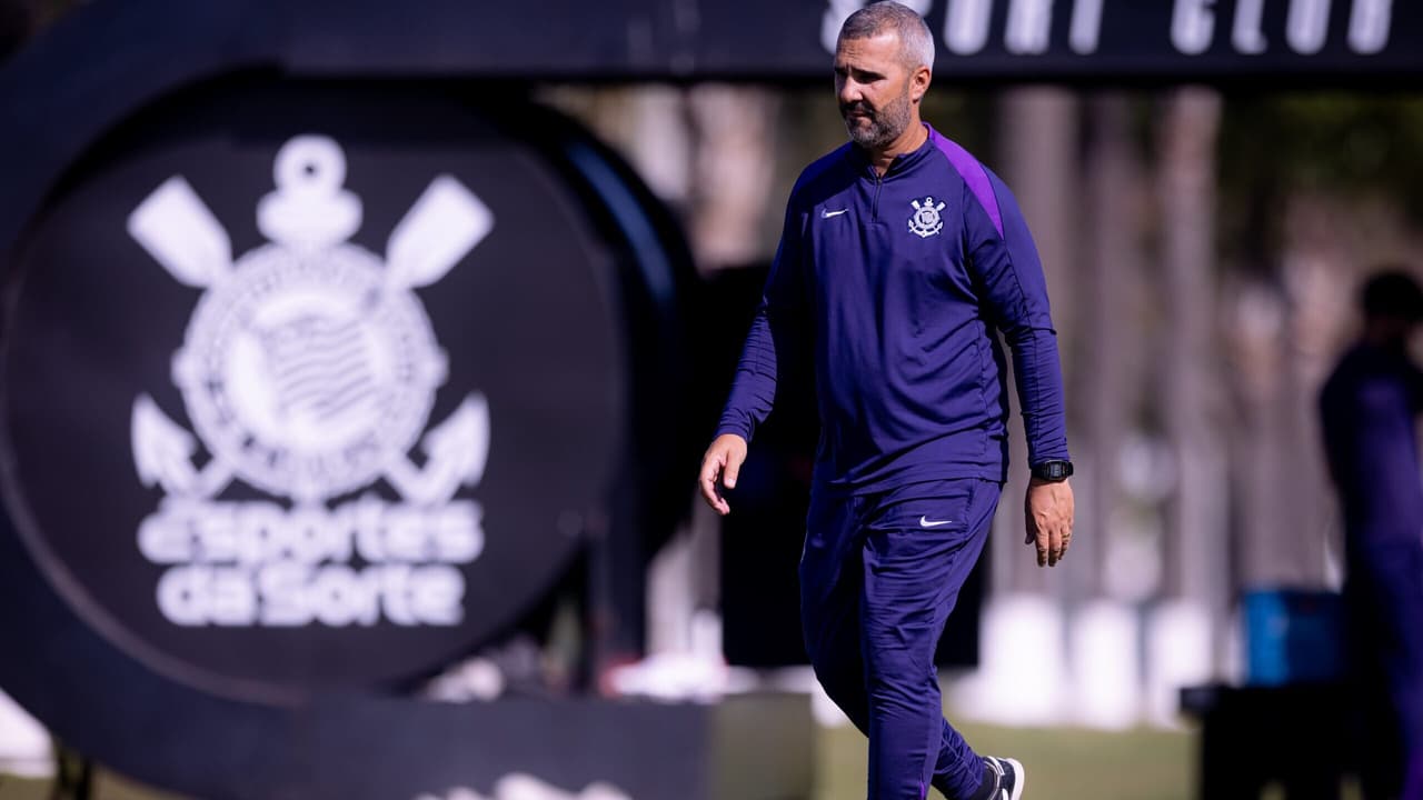 Assista ao vivo à coletiva dos preparadores físicos do Corinthians