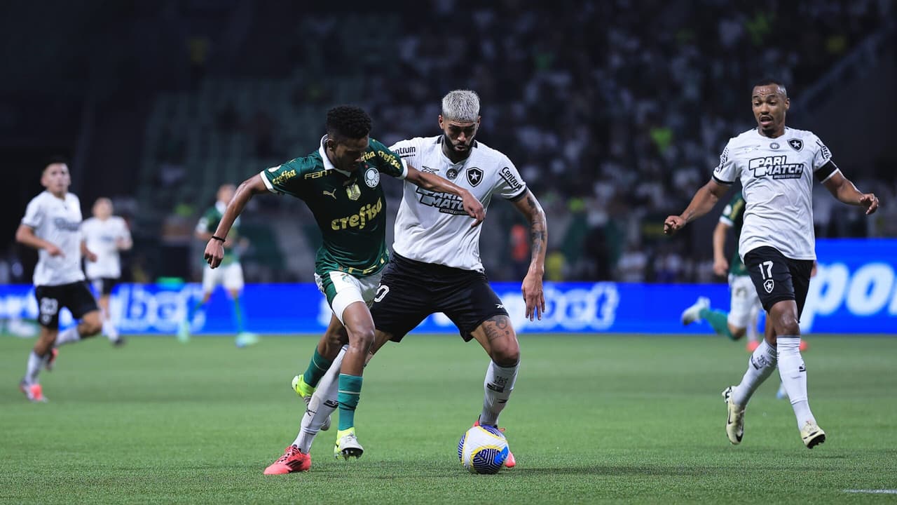 Palmeiras e Botafogo decidem vaga no Mundial de Clubes em confronto crucial.