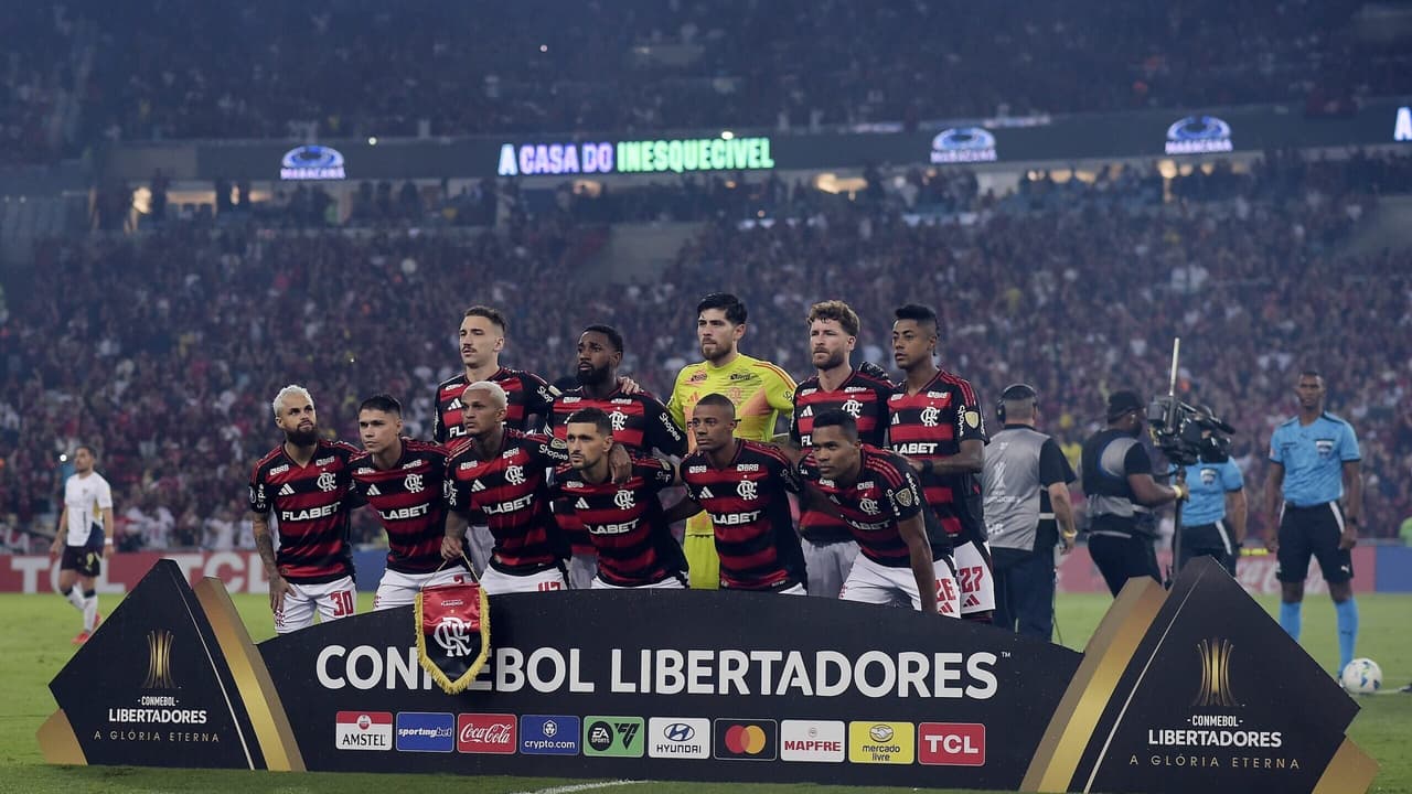 Flamengo encara Internacional nas oitavas de final da Libertadores.