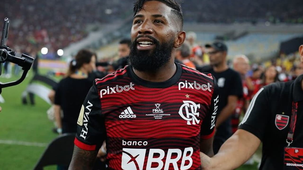 Rodinei explica sua saída do Flamengo em entrevista sobre transferência para Grécia.