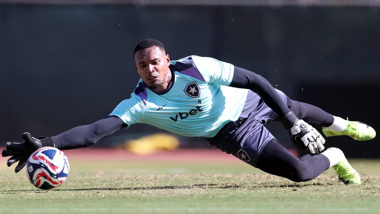 No Botafogo, John mostra confiança para encarar o PSG
