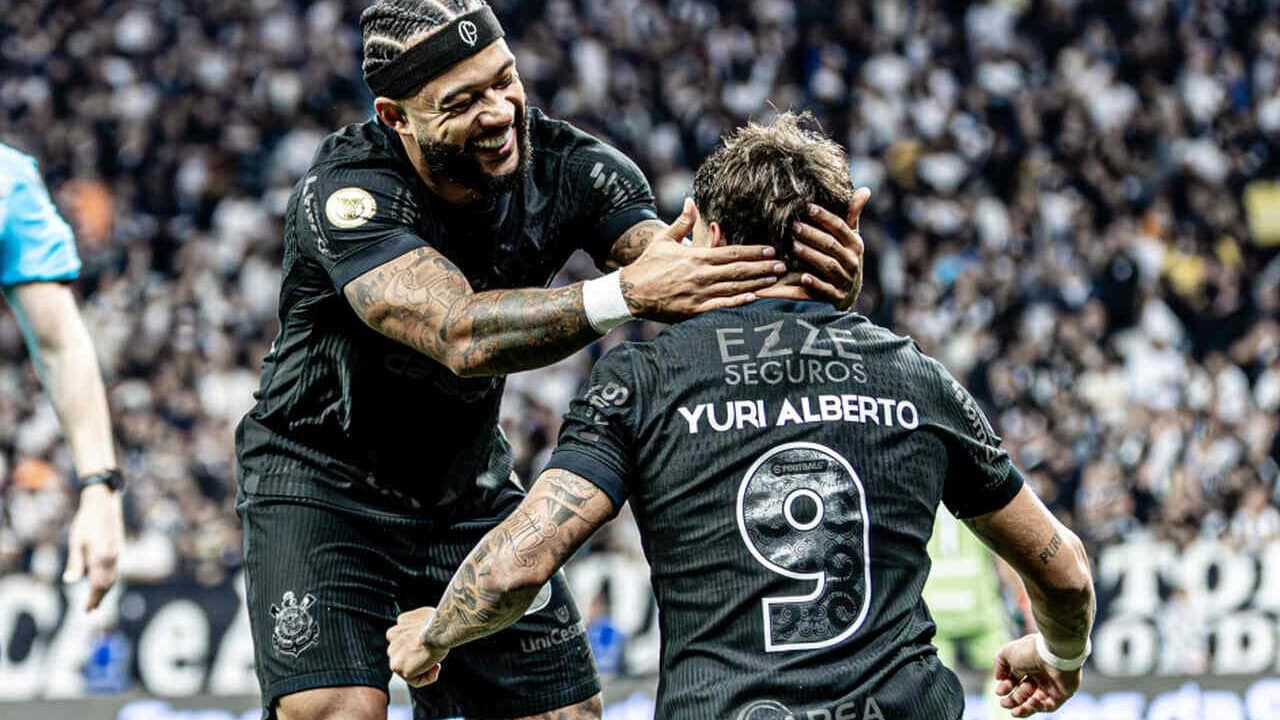 Corinthians se ampara em multas para manter trio de ataque; veja valores